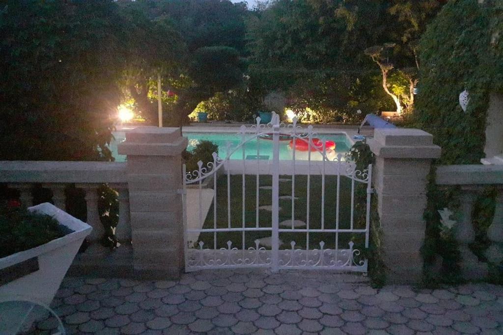 Le Jardin De Mae Apartment Bouc-Bel-Air Exterior photo